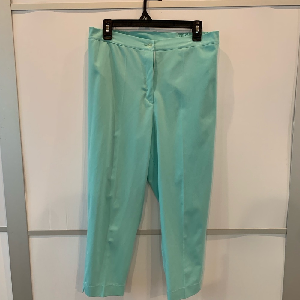 Elegant women’s mint green dress pants. Size 14.Elastic waistband-34”.Inseam 22”